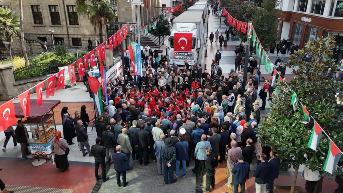 Kardeşlik Tırları Trabzon’dan Gazze’ye Yolculuğa Çıktı