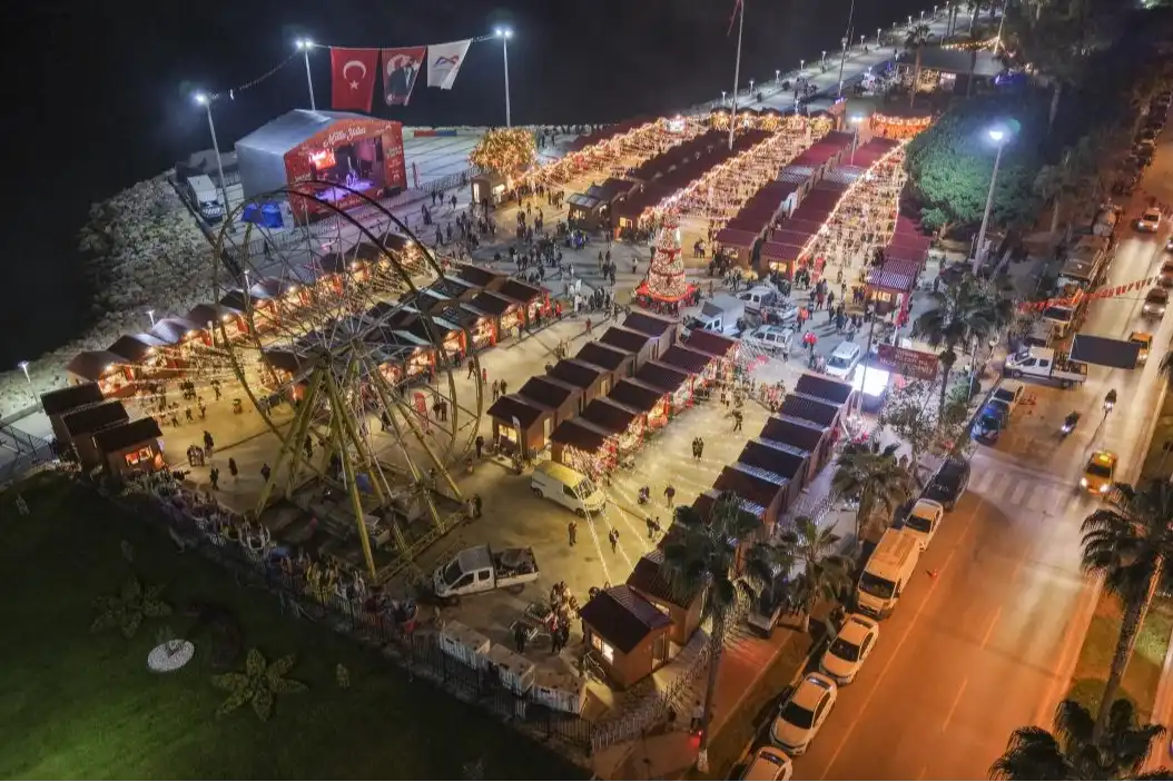 Mersin’de Yılbaşı Pazarı Coşkusu