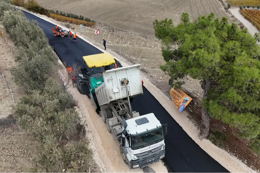 Yol ve Asfalt Çalışmaları Mersin’in Dört Bir Yanında Devam Ediyor