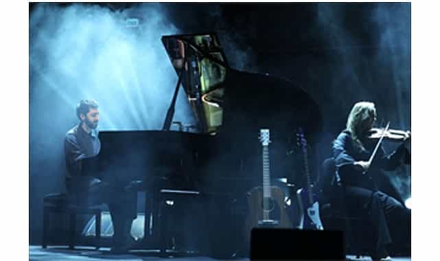 dunyaca unlu piyanist izmirde ayakta alkislandi