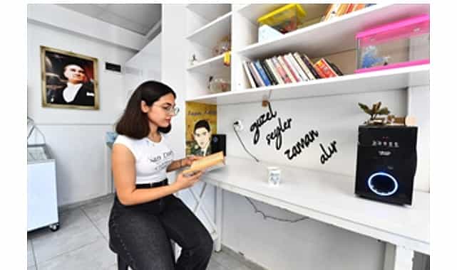 izmir buyuksehir ogrencinin yaninda