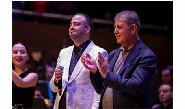 izmirliler iki ustanin anisina aassmde bulustu