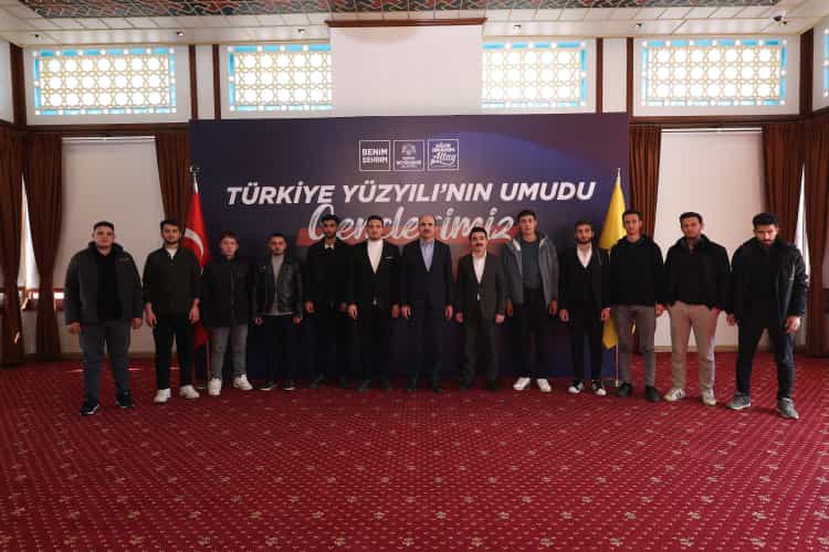 Başkan Altay, Konya'da Gençlerle Buluştu