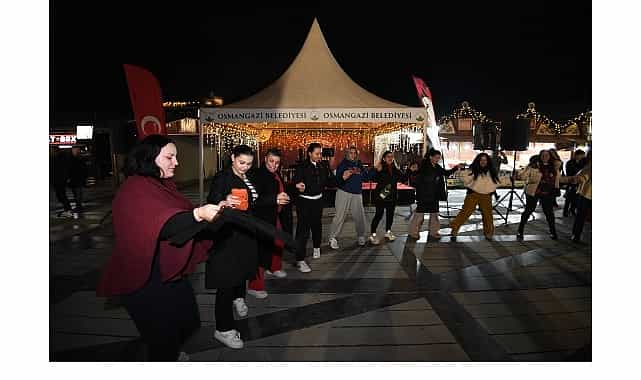 yeni yil festivali aksam saatlerine renk katti