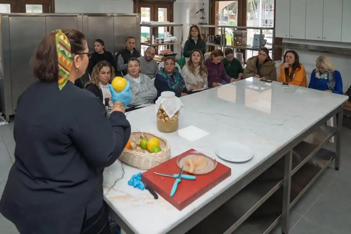 İzmir Büyükşehir’den sirke yapımı atölyesi