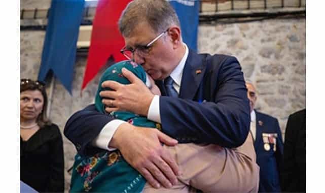 izmirde dayanismanin buyudugu yil