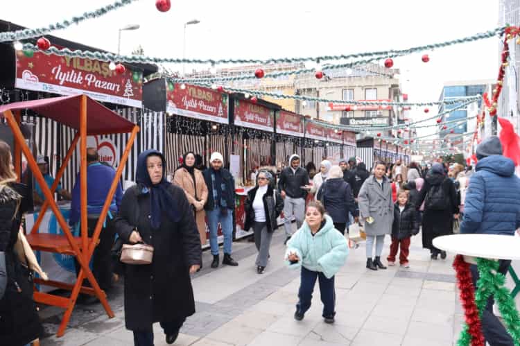İzmit’te Yılbaşı Etkinlikleri Büyük İlgi Gördü