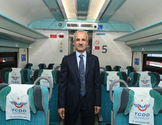 BAKAN URALOGLU ARA TATILDE TRENLERDE 24 1114597 330886