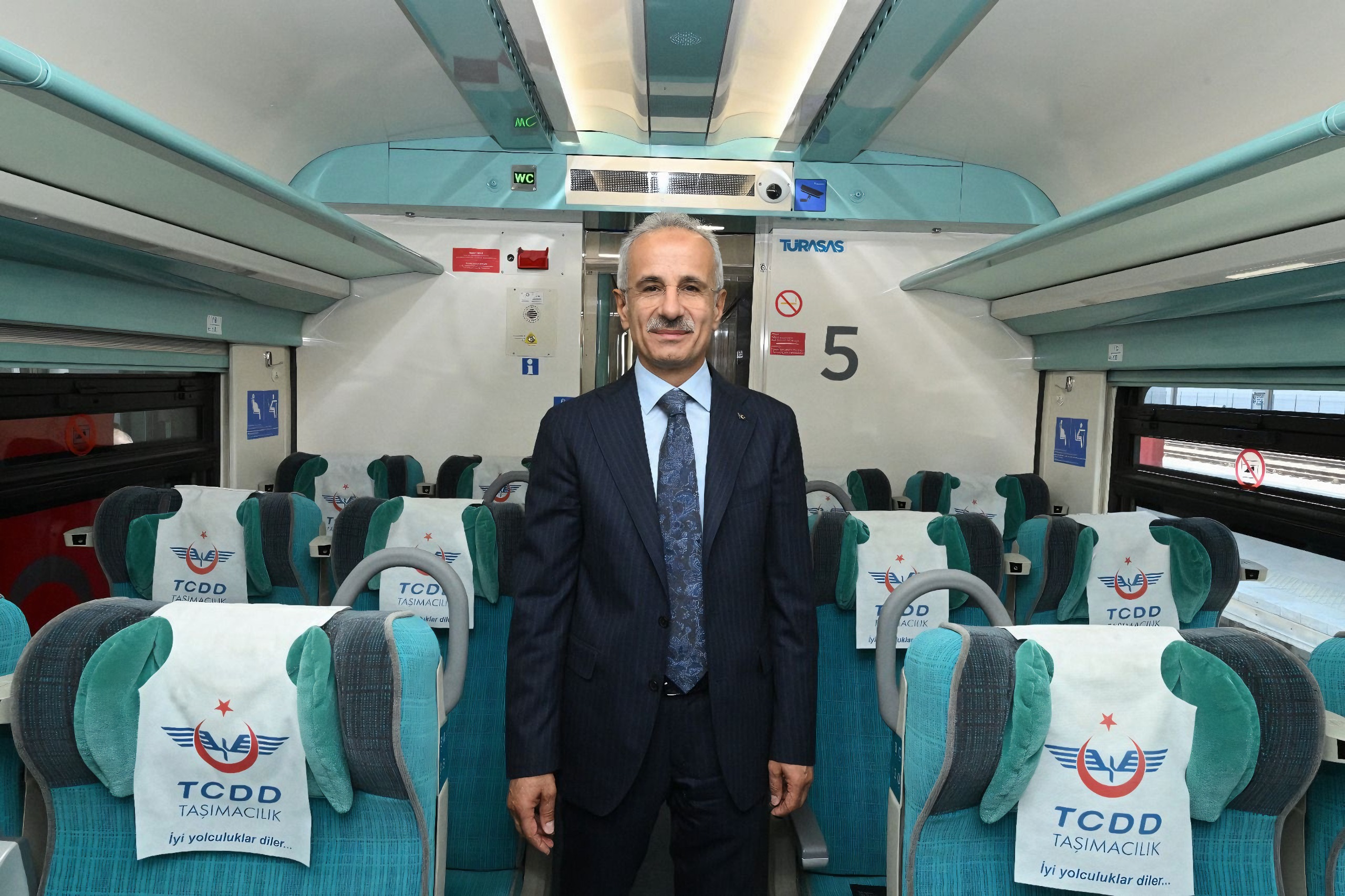 BAKAN URALOGLU ARA TATILDE TRENLERDE 24 1114597 330886