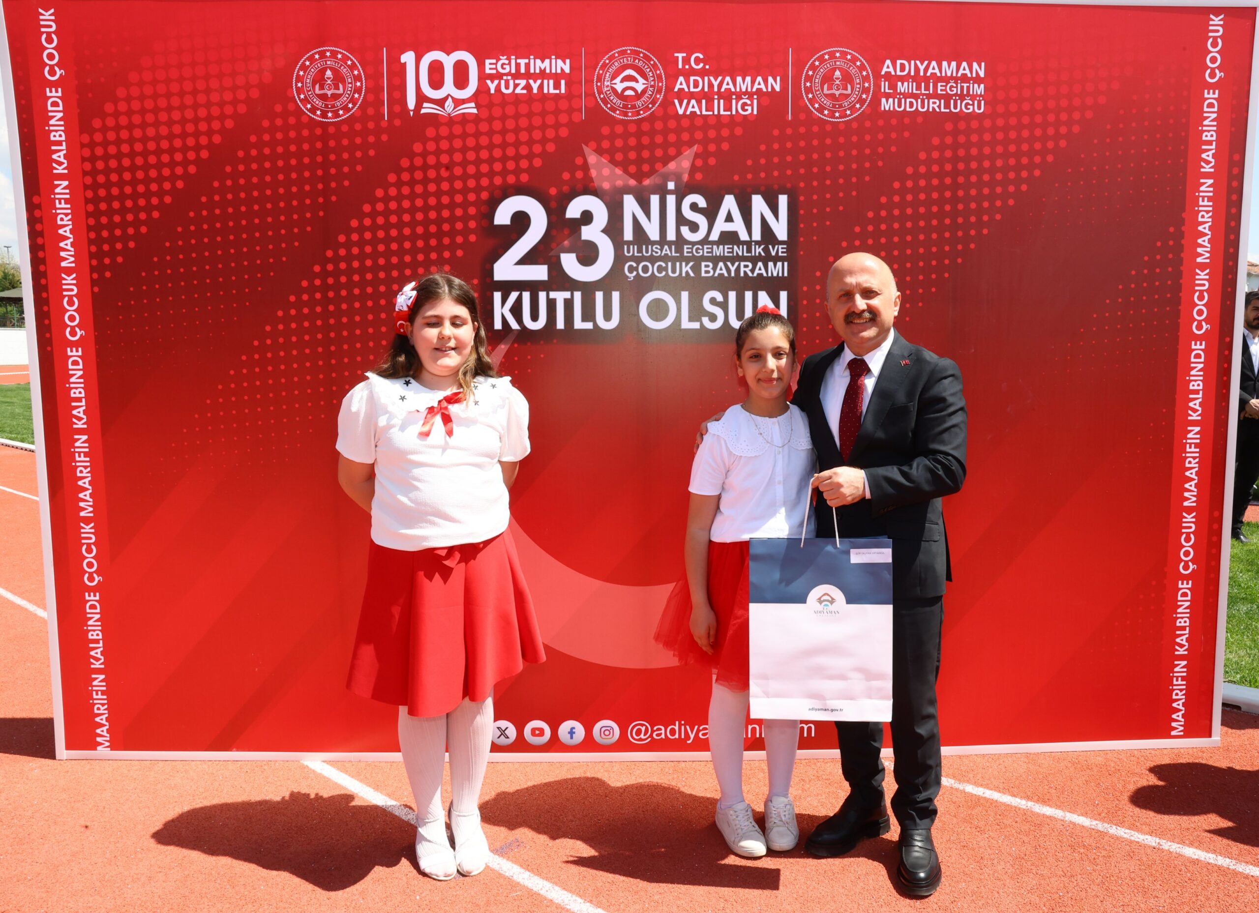 HGlECjEXkAAWUnE scaled