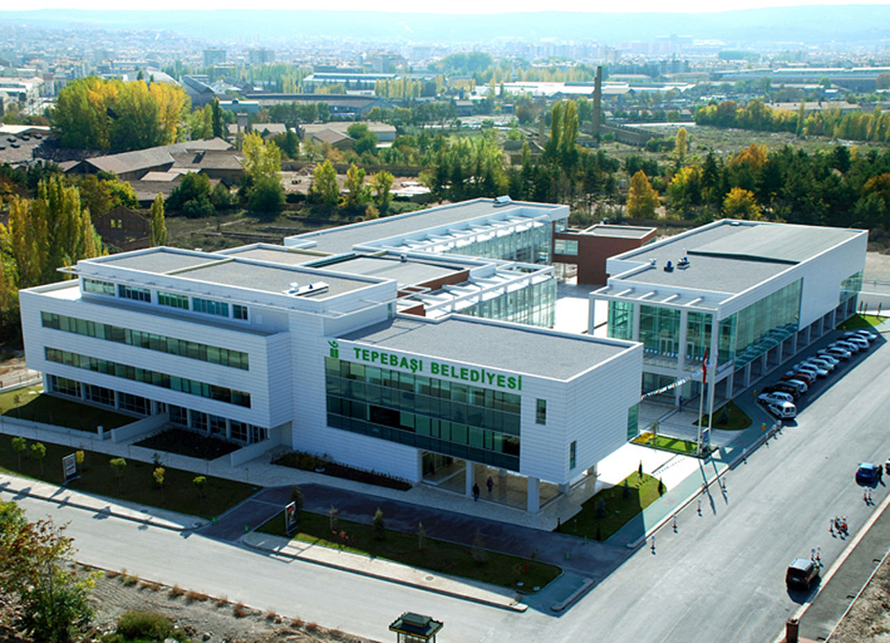 Eskişehir Tepebaşı Belediyesi’ne Yolsuzluk Operasyonu: 60 Şüpheli Hakkında Gözaltı Kararı 1 1280px Tepebasi Belediyesi Hizmet Binasi
