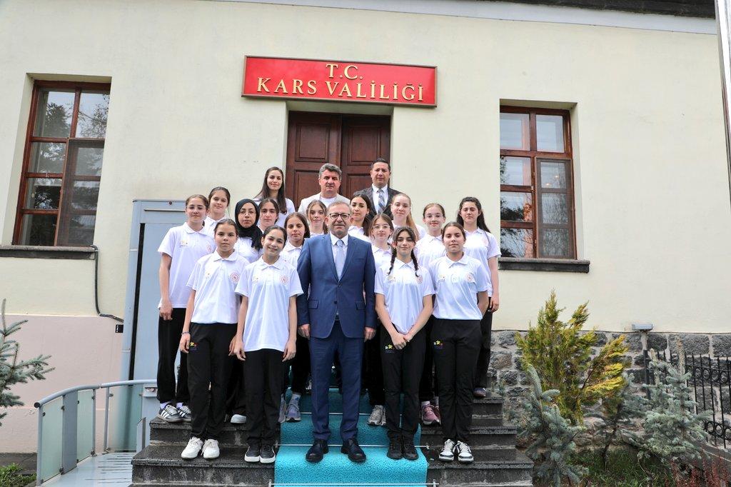 Kars’ta ANALİG Heyecanı: Vali Ziya Polat Sporcuları Ağırladı 1 15 4