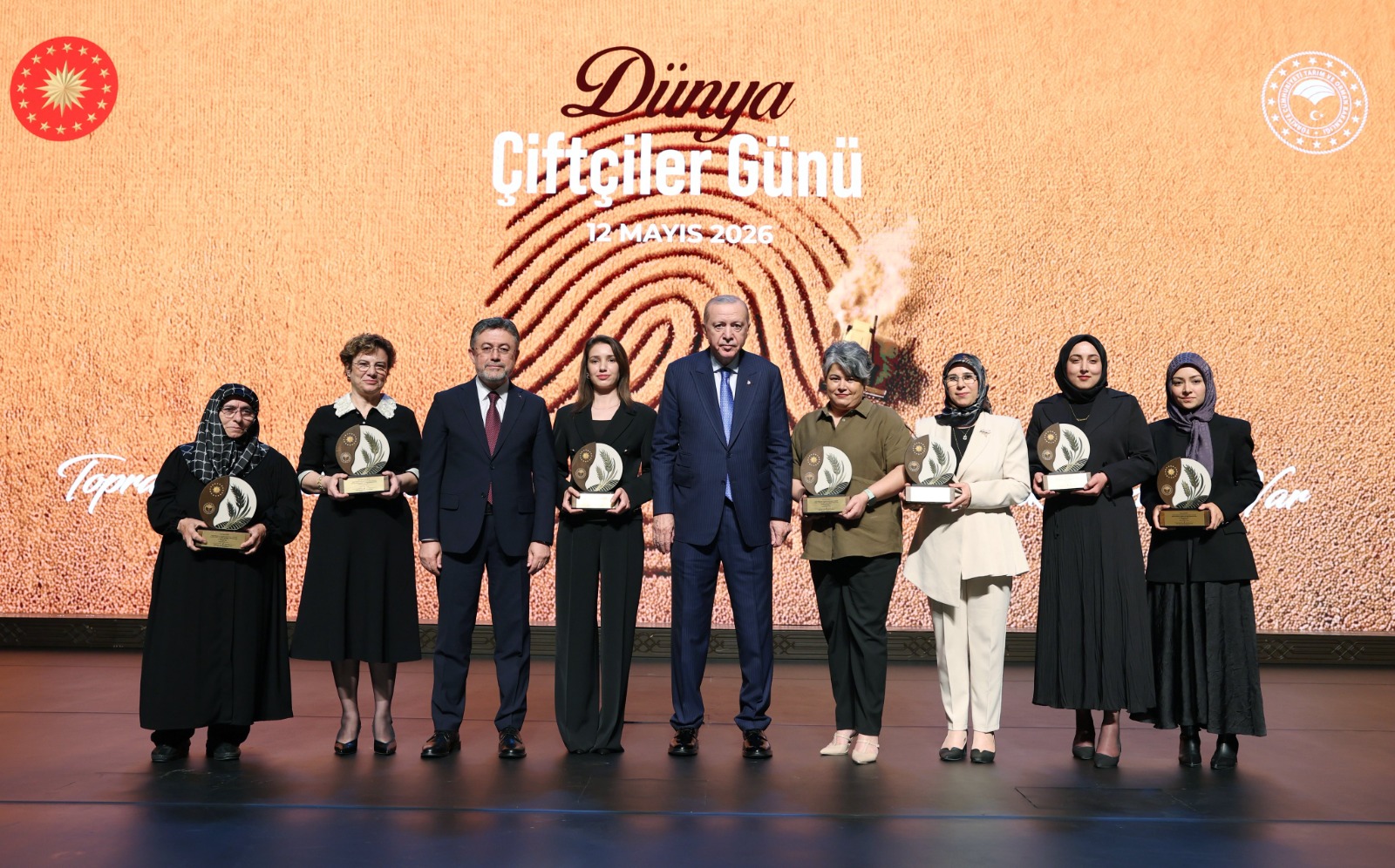 Bakan Yumaklı’dan Dünya Çiftçiler Günü Mesajı: “Üretimde Şahlanış Dönemi Başlıyor”Bakan Yumaklı’dan Dünya Çiftçiler Günü Mesajı: “Üretimde Şahlanış Dönemi Başlıyor” 1 WhatsApp Image 2026 05 13 at 09.42.32