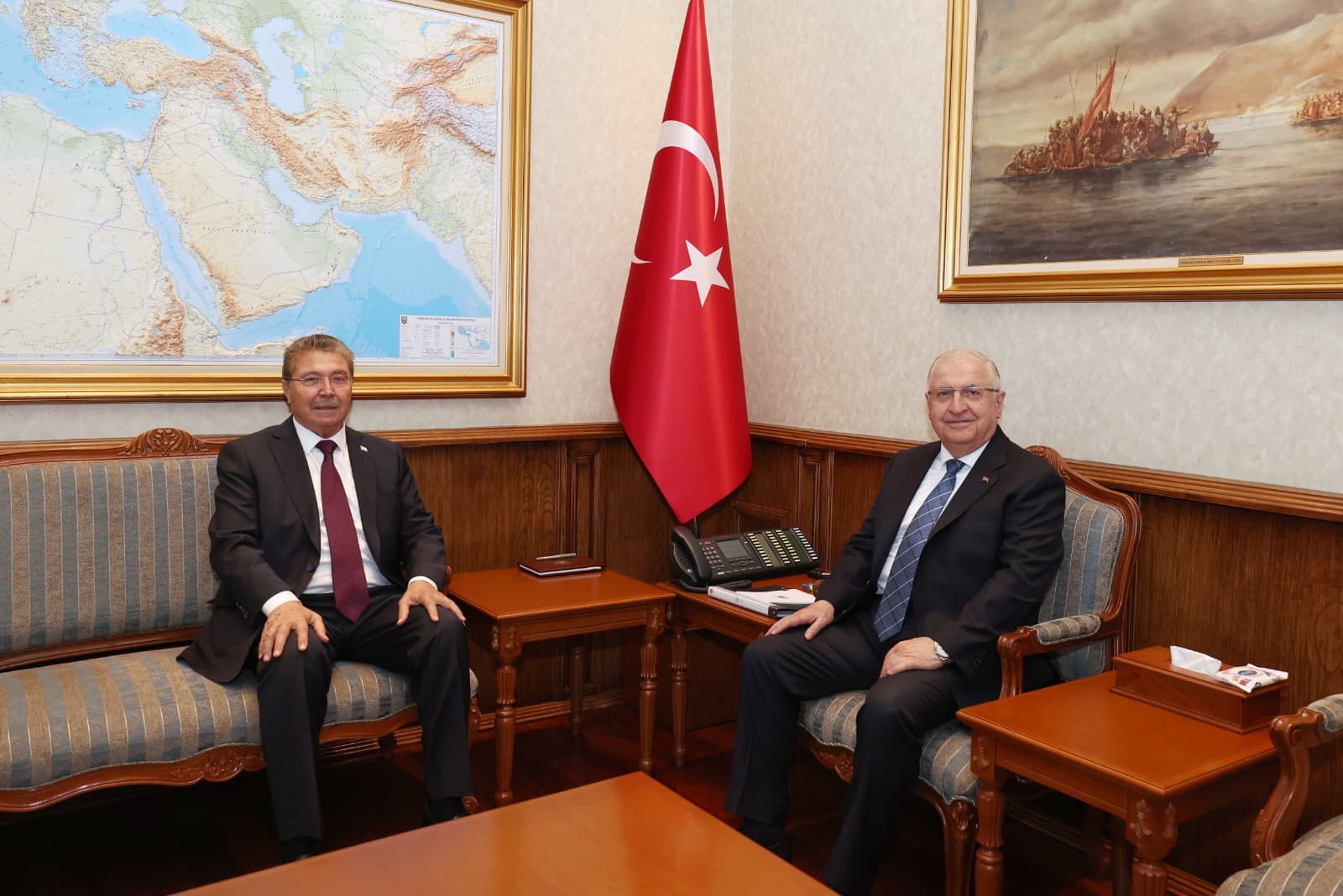BAKAN GULER KKTC BASBAKANI USTEL ILE BI 1341105 398341