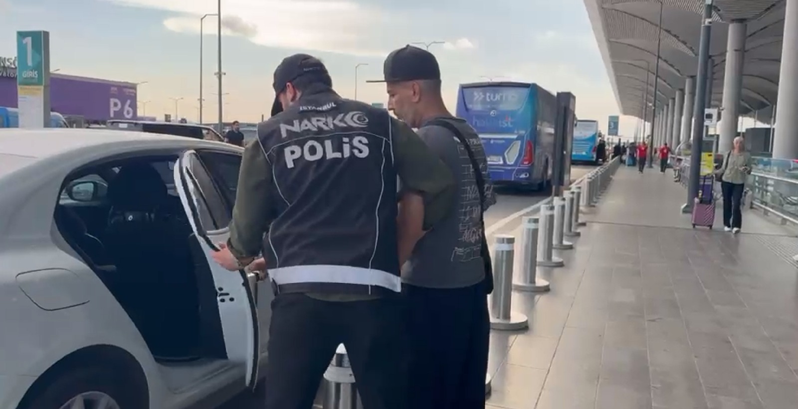 MANIFEST GRUBUNUN MENAJERI TOLGA AKIS 1476897 439423